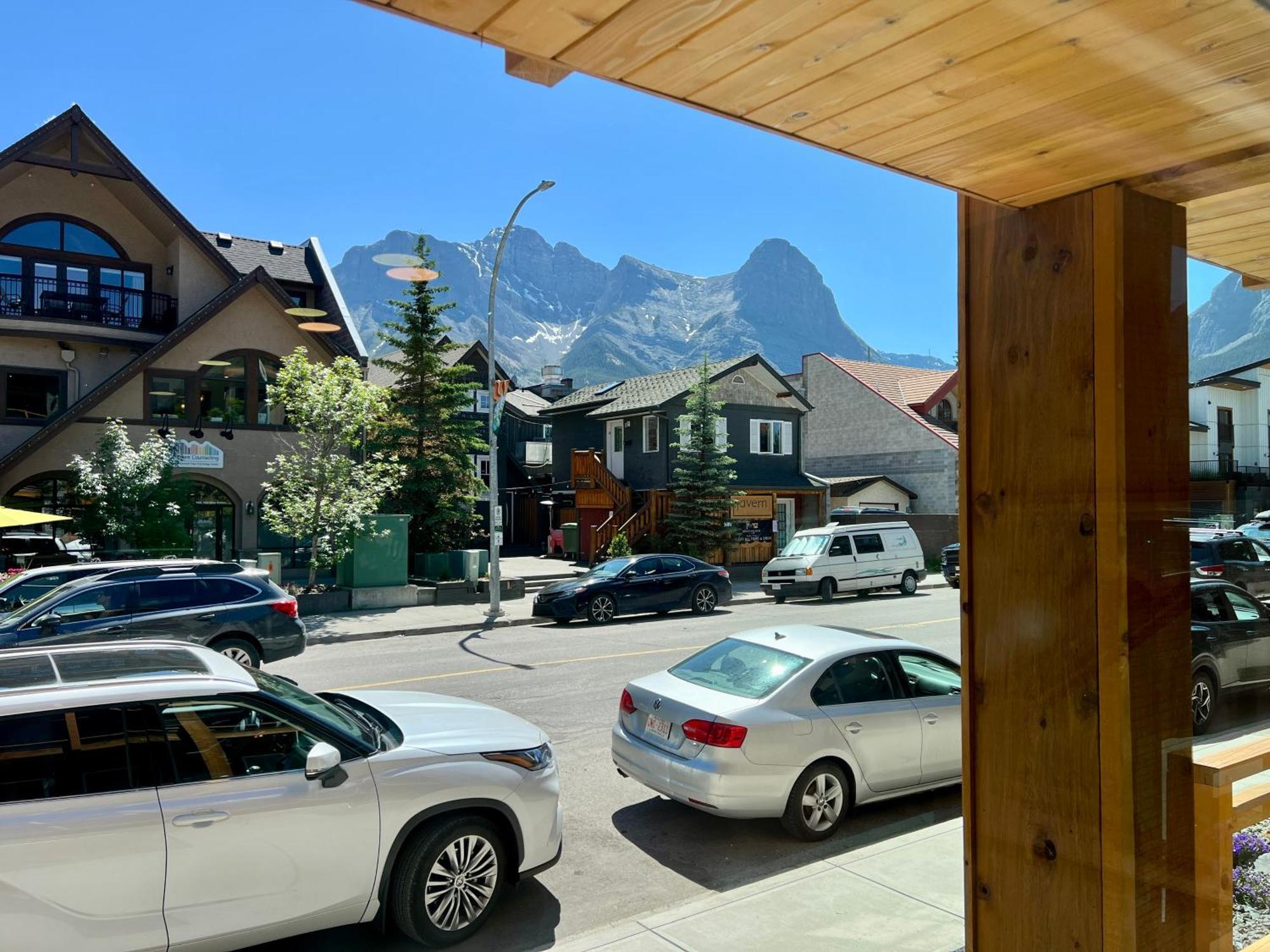 キャンモアSpecial! New Downtown Mtn View Free Parking 2B&2Bアパートメント エクステリア 写真